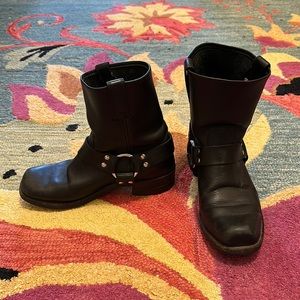Men’s Frye Harness low boots in size 8